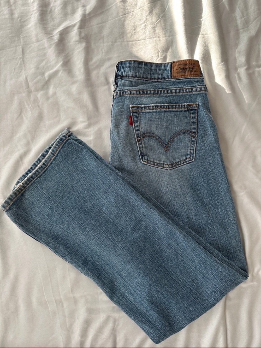 2007 Levi's Medium Blue Low Boot Cut Jeans - Picture 4 of 11